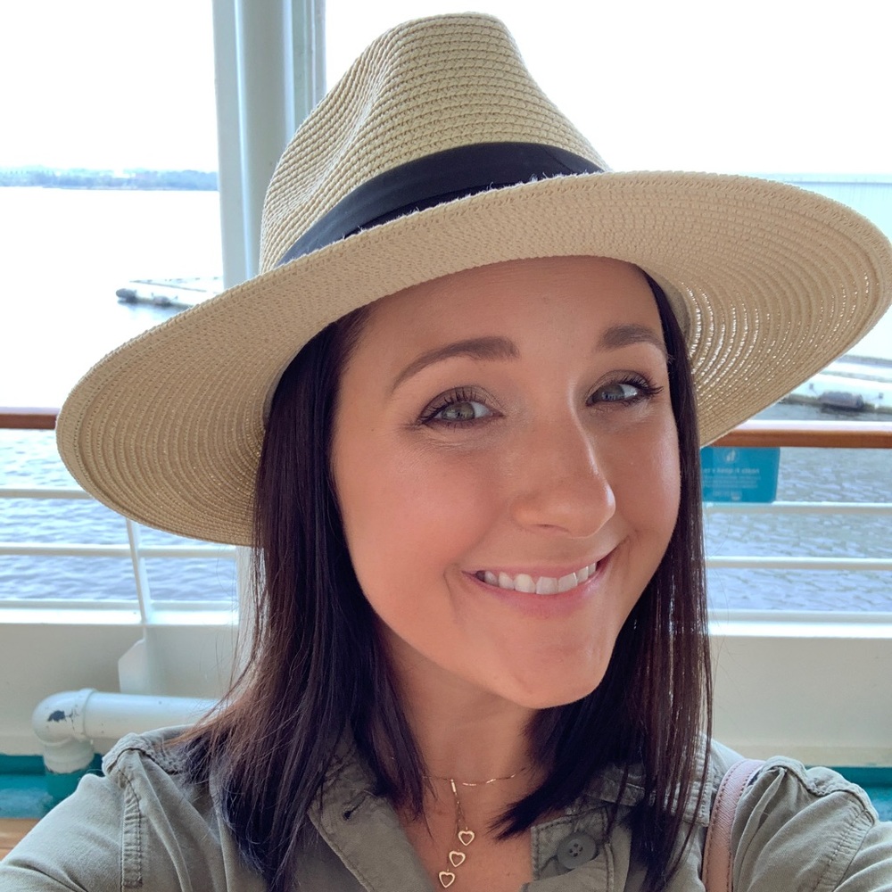 Meet your Posher, Emily